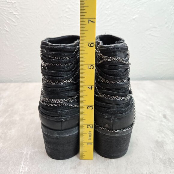 Steve Madden Chain Western Ankle Booties Sz 8 Black Leather Low Heel Goth Boots - Picture 4 of 14